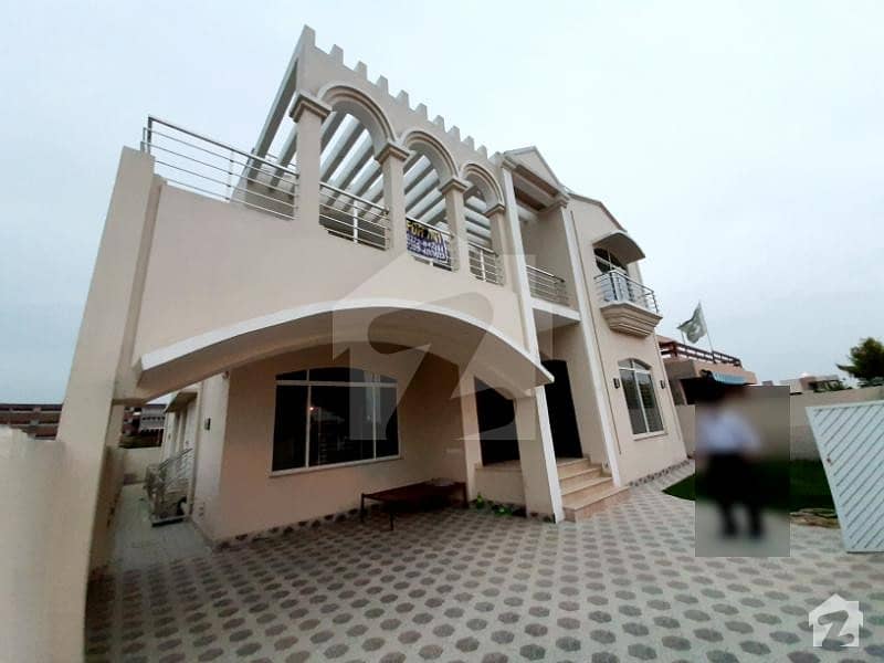 21 Marla Bungalow With Full Basement For Rent Located At Heart Of Phase 6