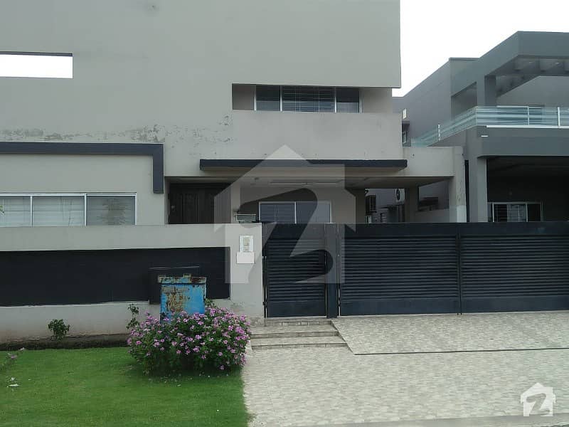 Kanal Upper Portion With Separate Gate Available For Rent In Phase 7 Dha Lahore