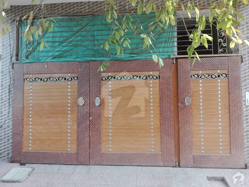 گرین ٹاؤن فیصل آباد میں 5 کمروں کا 6 مرلہ مکان 1.25 کروڑ میں برائے فروخت۔