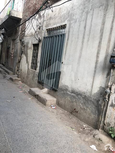 غازی روڈ کینٹ لاہور میں 4 کمروں کا 6 مرلہ مکان 70 لاکھ میں برائے فروخت۔