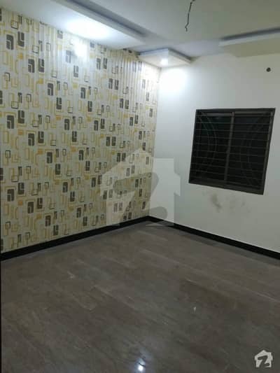 مدینہ کالونی گوجرانوالہ میں 3 کمروں کا 5 مرلہ مکان 18 ہزار میں کرایہ پر دستیاب ہے۔