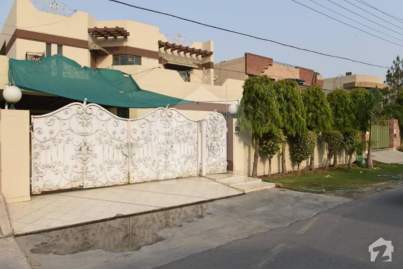 ڈی ایچ اے فیز 3 - بلاک ایکس فیز 3 ڈیفنس (ڈی ایچ اے) لاہور میں 5 کمروں کا 1 کنال مکان 4.2 کروڑ میں برائے فروخت۔