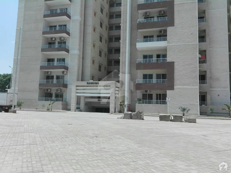 نیوی ہاؤسنگ سکیم کارساز کراچی میں 5 کمروں کا 19 مرلہ فلیٹ 6.5 کروڑ میں برائے فروخت۔