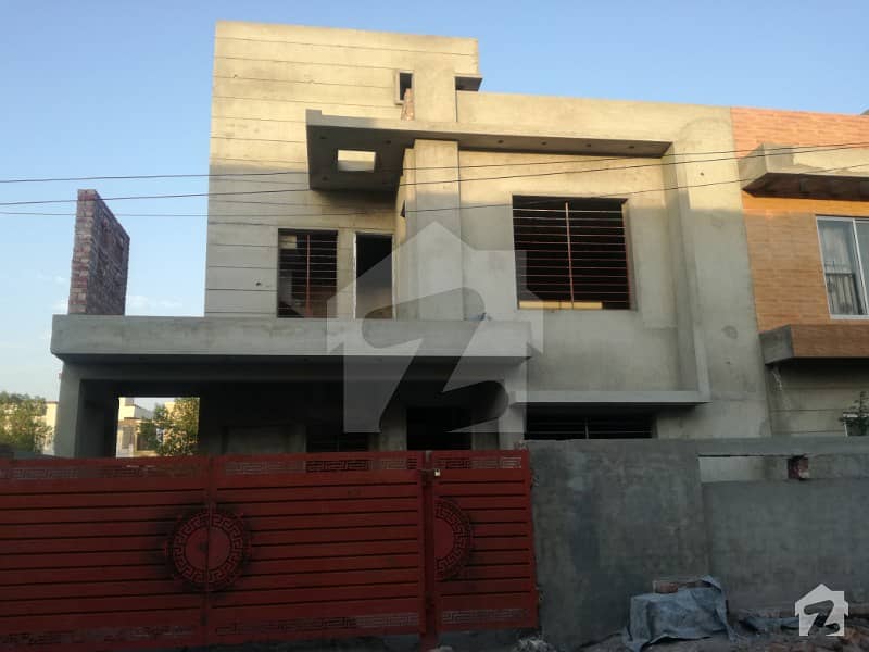 ٹی آئی پی ہاؤسنگ سوسائٹی لاہور میں 5 کمروں کا 9 مرلہ مکان 1.25 کروڑ میں برائے فروخت۔