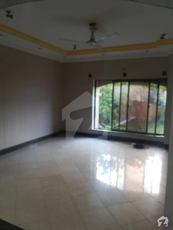 Bahria Town Safri Villa 1 Top Class 4 Bed Rooms For Rent