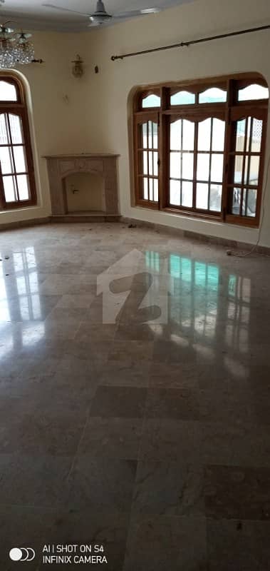 F11 7 bed hous for rent F11 7 bed hous for rent