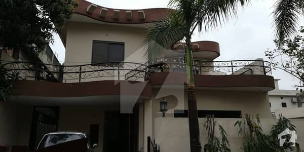 10 Marla Well Maintained House For Sale 10 Marla Well Maintained House For Sale