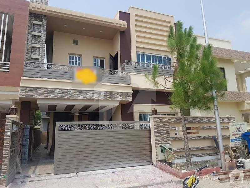 10 Marla Brand New Uper Portion For Rent  . . . 3 Bed With Attached Bath Tv Lounch Kitchen Taras 1 Car Parking Sharing Servant Room Separate Entrance Separate Meter For Rent