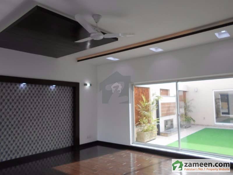 Punjab phase 1 near to wapda town  1 kanal  single story  3 beds   ; more  Valencia town one kanal 5 BEDS DOUBLE UNIT PRIME LOCATION LASH GREEN LAWN , NEAR MARKET , masjid  and park owner Is