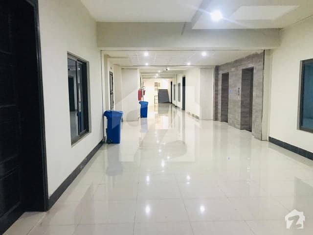 سلک ایگزیکٹو اپارٹمنٹ یونیورسٹی روڈ پشاور میں 4 کمروں کا 7 مرلہ فلیٹ 1.05 کروڑ میں برائے فروخت۔