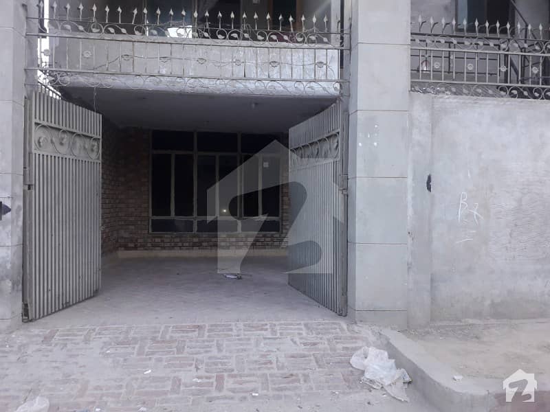 پیراں غائب روڈ ملتان میں 3 کمروں کا 10 مرلہ مکان 14 ہزار میں کرایہ پر دستیاب ہے۔