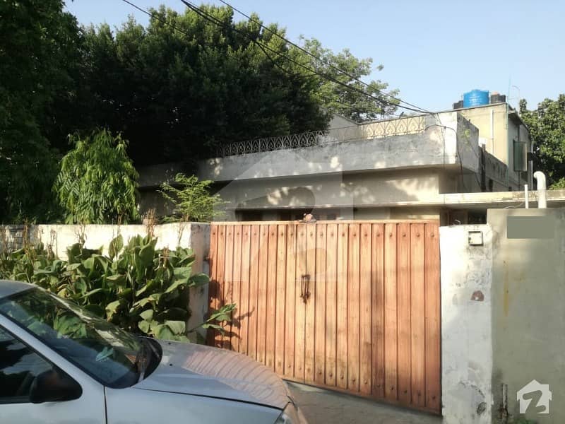 2 Kanal Bungalow At Outstanding Location Of Gulberg 3 A3