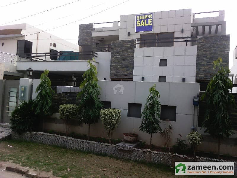 Abdalian Society - Near Johar Town Shokat Khanam Hospital - 15 Years Used Bungalow