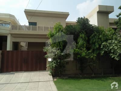 10 Marla Slightly Used Lavish Upper Portion Available For Rent In Phase 4 Dha Lahore