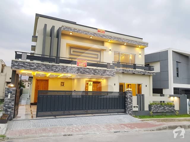 بحریہ ٹاؤن فیز 4 بحریہ ٹاؤن راولپنڈی راولپنڈی میں 7 کمروں کا 1 کنال مکان 4.95 کروڑ میں برائے فروخت۔ بحریہ ٹاؤن فیز 4 بحریہ ٹاؤن راولپنڈی راولپنڈی میں 7 کمروں کا 1 کنال مکان 4.95 کروڑ میں برائے فروخت۔