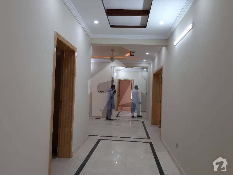 ایف ۔ 7/1 ایف ۔ 7 اسلام آباد میں 6 کمروں کا 1.33 کنال مکان 12.5 کروڑ میں برائے فروخت۔