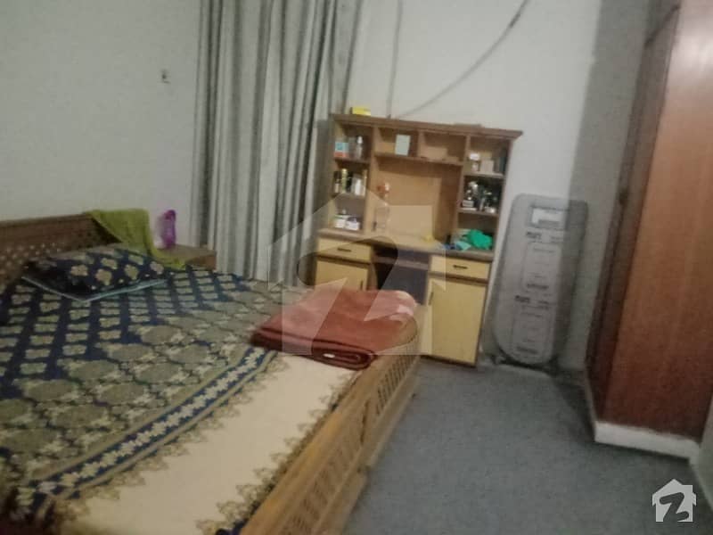 کیولری گراؤنڈ لاہور میں 1 کمرے کا 2 مرلہ کمرہ 11 ہزار میں کرایہ پر دستیاب ہے۔