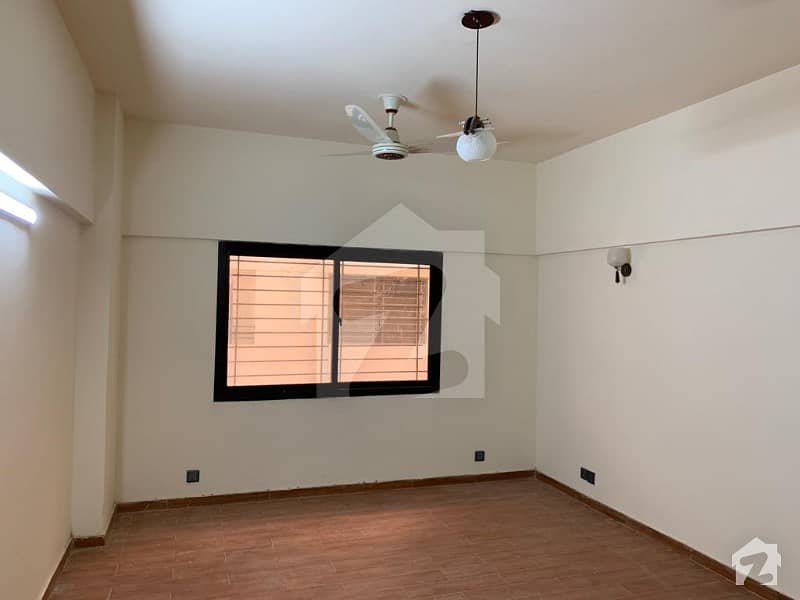 3 Bed 3rd Floor Flat For Rent