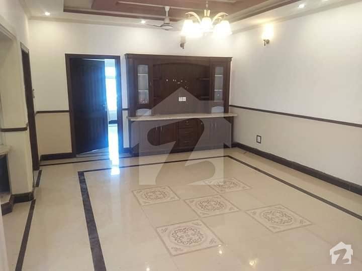 اسٹیٹ لائف ہاؤسنگ فیز 1 اسٹیٹ لائف ہاؤسنگ سوسائٹی لاہور میں 3 کمروں کا 10 مرلہ بالائی پورشن 27 ہزار میں کرایہ پر دستیاب ہے۔