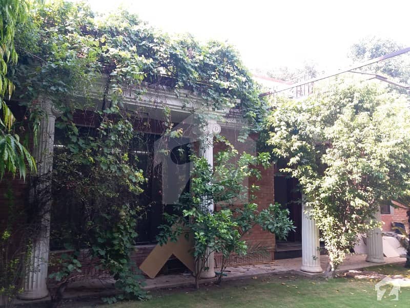 کیولری گراؤنڈ لاہور میں 5 کمروں کا 1.2 کنال مکان 4.4 کروڑ میں برائے فروخت۔