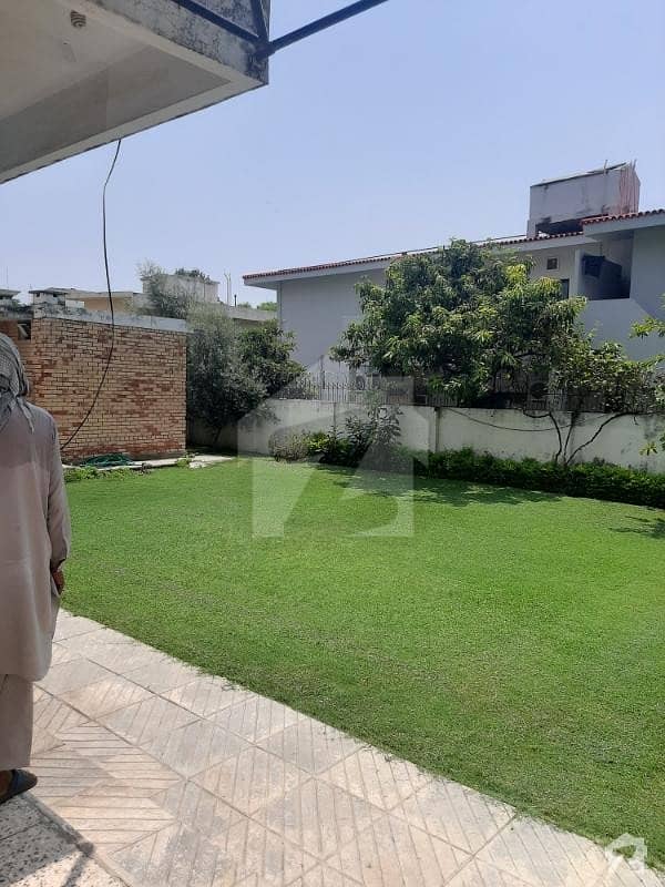 Invistor Price Good Opportunity To Live In A Well Built House E7