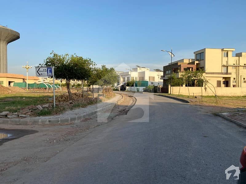 1 Kanal Corner Extra Land Margalla  Back Park Face Plot For Sale