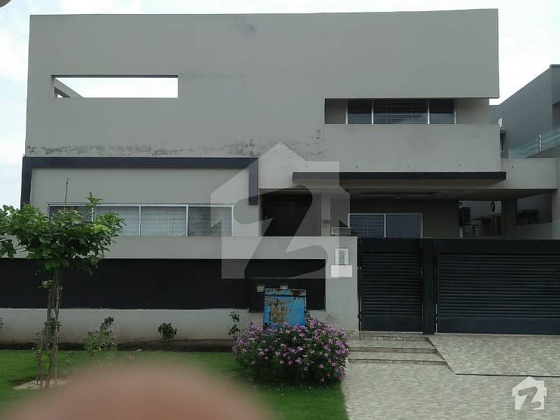 Kanal Luxury Corner Upper Portion With Separate Gate Is Available For Rent In Phase 7 DHA Lahore