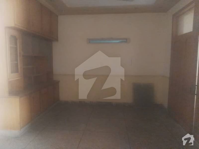 زمان کالونی لاہور میں 5 کمروں کا 12 مرلہ مکان 40 ہزار میں کرایہ پر دستیاب ہے۔