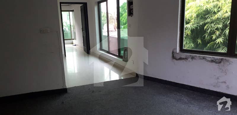 4 Kanal Commercial Paid Building Available For Rent