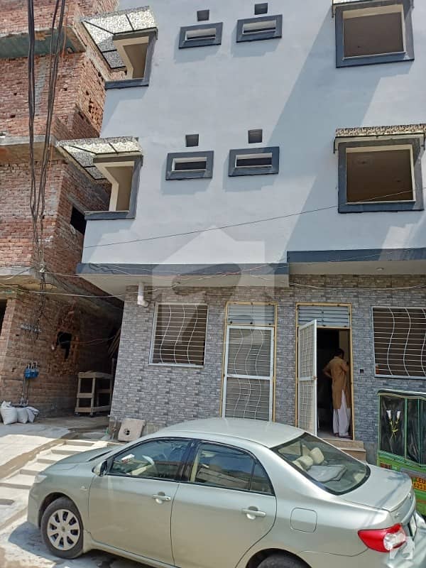 اچھرہ لاہور میں 2 کمروں کا 3 مرلہ فلیٹ 35 لاکھ میں برائے فروخت۔