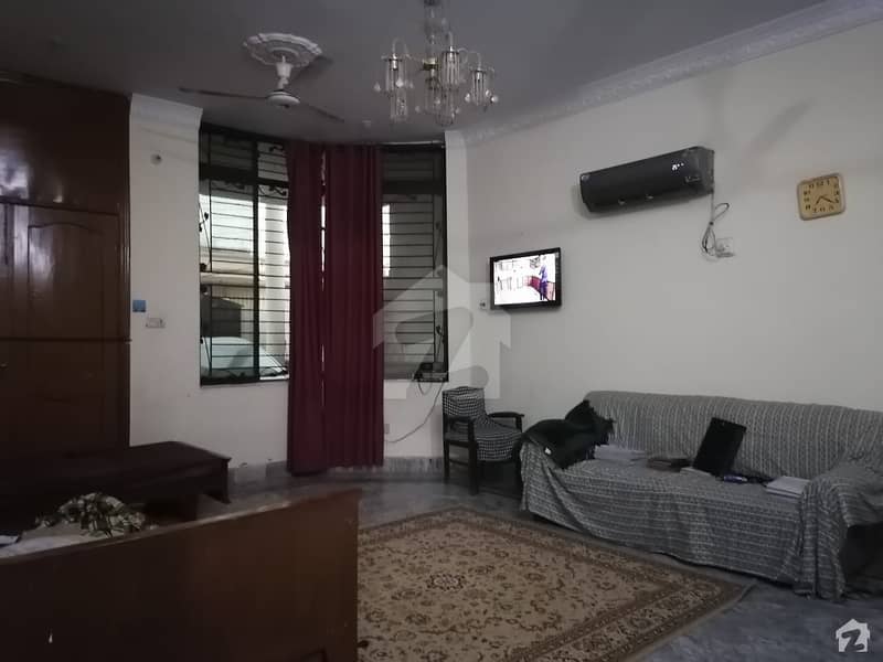 مسلم ٹاؤن بہاولپور میں 7 کمروں کا 16 مرلہ مکان 1.75 کروڑ میں برائے فروخت۔