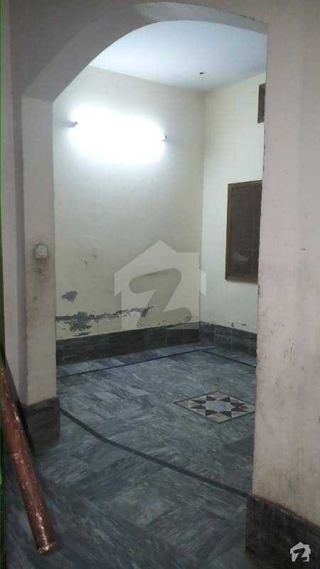 النجف کالونی فیصل آباد میں 2 کمروں کا 3 مرلہ مکان 16 ہزار میں کرایہ پر دستیاب ہے۔