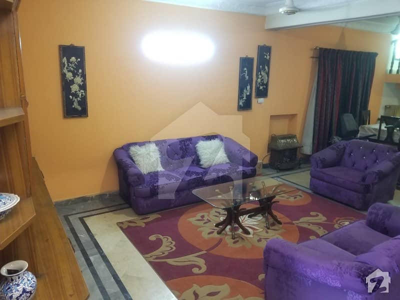 01 Kanal Furnished Upper Portion With Lower Portion Locked Is Available For Rent