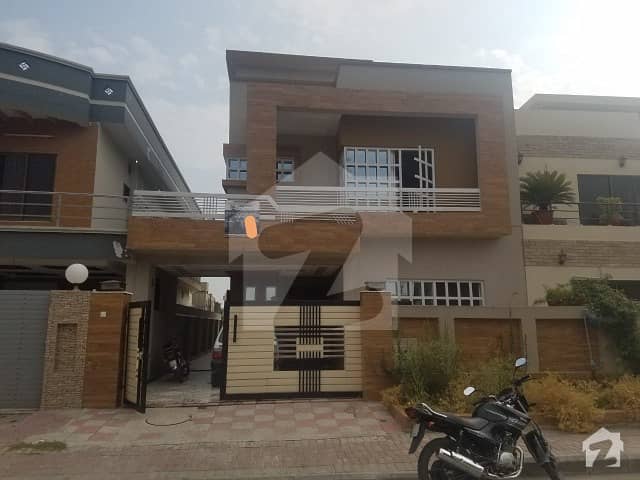 بحریہ ٹاؤن راولپنڈی راولپنڈی میں 5 کمروں کا 10 مرلہ مکان 2.55 کروڑ میں برائے فروخت۔