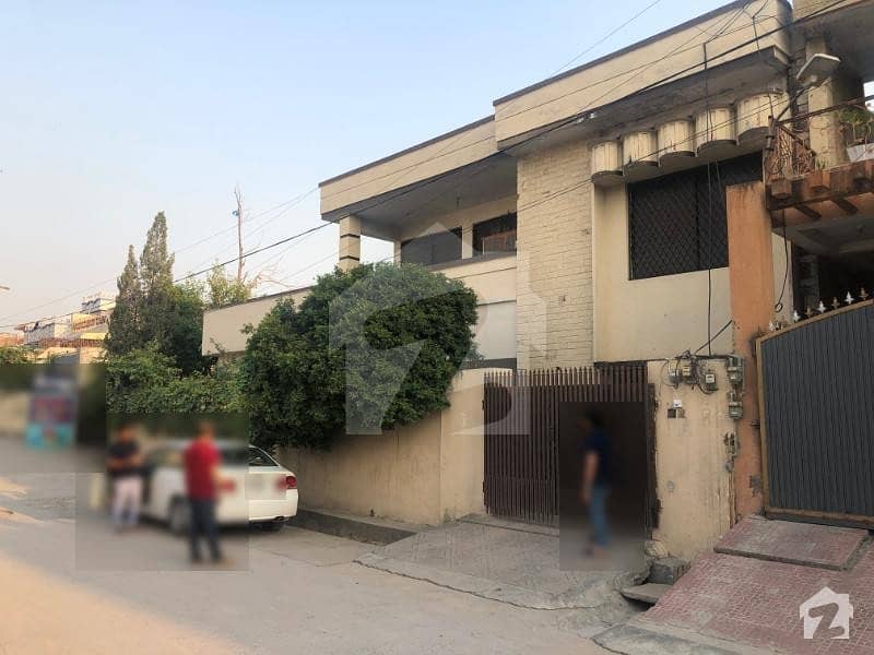 اصغر مال روڈ راولپنڈی میں 6 کمروں کا 1 کنال مکان 4.5 کروڑ میں برائے فروخت۔