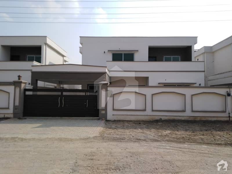 پی اے ایف فالکن کمپلیکس گلبرگ لاہور میں 5 کمروں کا 1 کنال مکان 5.8 کروڑ میں برائے فروخت۔