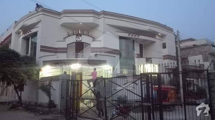 گلشن حیات فیصل آباد میں 4 کمروں کا 6 مرلہ مکان 1.5 کروڑ میں برائے فروخت۔