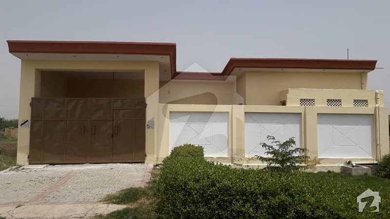 گلشن-اے۔اعجاز کالونی ملتان روڈ ڈیرہ غازی خان میں 4 کمروں کا 10 مرلہ مکان 20 ہزار میں کرایہ پر دستیاب ہے۔