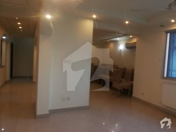 4 Bedroom Apartment Is Available For Urgently Sale