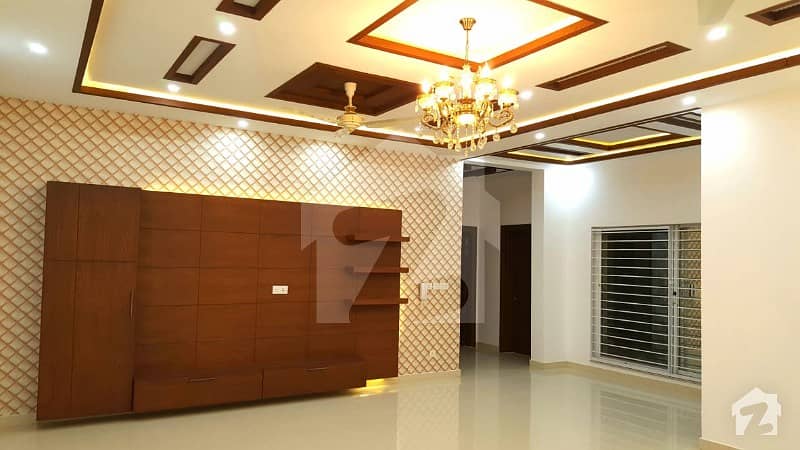ڈی ایچ اے فیز 6 ڈیفنس (ڈی ایچ اے) لاہور میں 6 کمروں کا 1 کنال مکان 5.25 کروڑ میں برائے فروخت۔