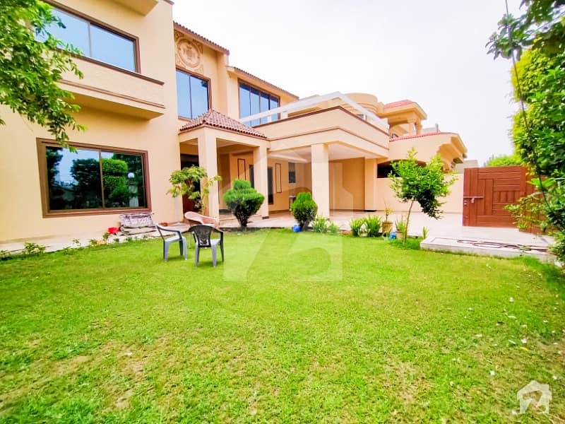 1 Kanal Renovated Luxurious Bungalow With Huge Size Lush Green Lawn