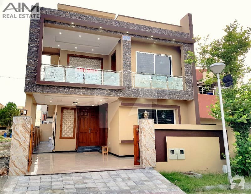 Amazing 10 Marla House For Sale In Bahria Town