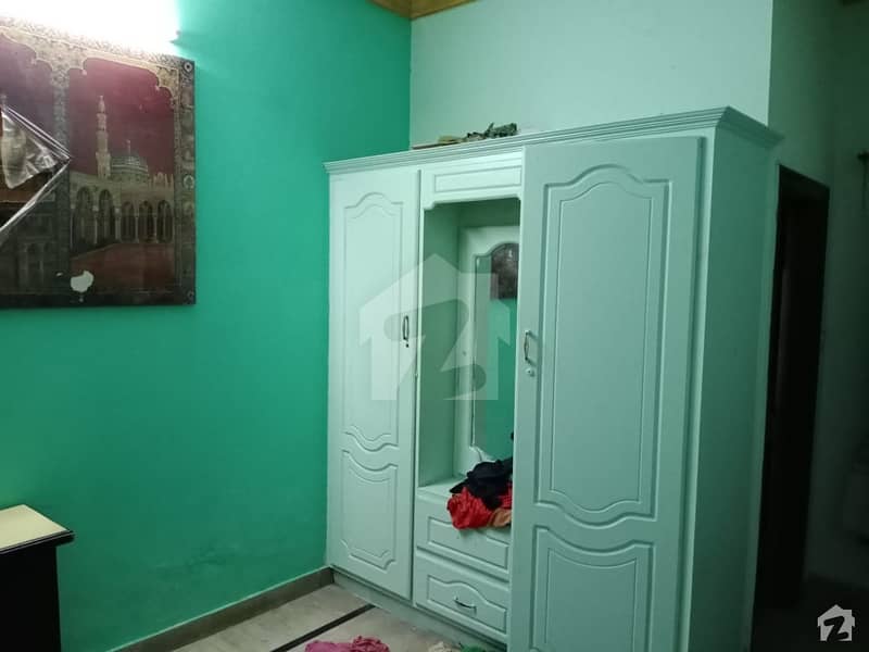 خیابان کالونی 2 فیصل آباد میں 4 کمروں کا 6 مرلہ مکان 40 ہزار میں کرایہ پر دستیاب ہے۔