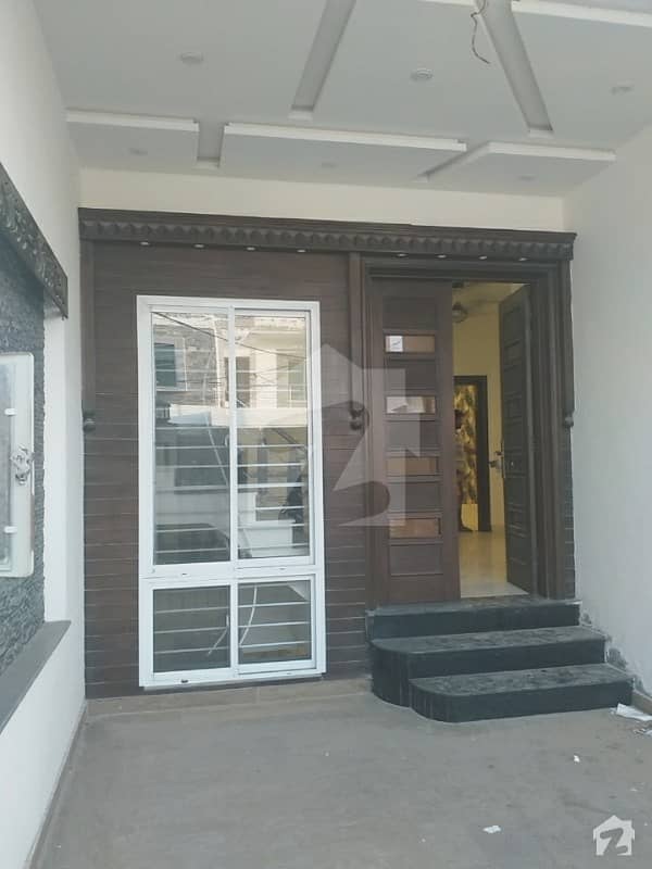 سوساں روڈ فیصل آباد میں 4 کمروں کا 5 مرلہ مکان 1.15 کروڑ میں برائے فروخت۔