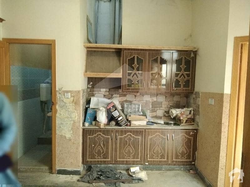 افشاں کالونی راولپنڈی میں 6 کمروں کا 3 مرلہ مکان 65 لاکھ میں برائے فروخت۔