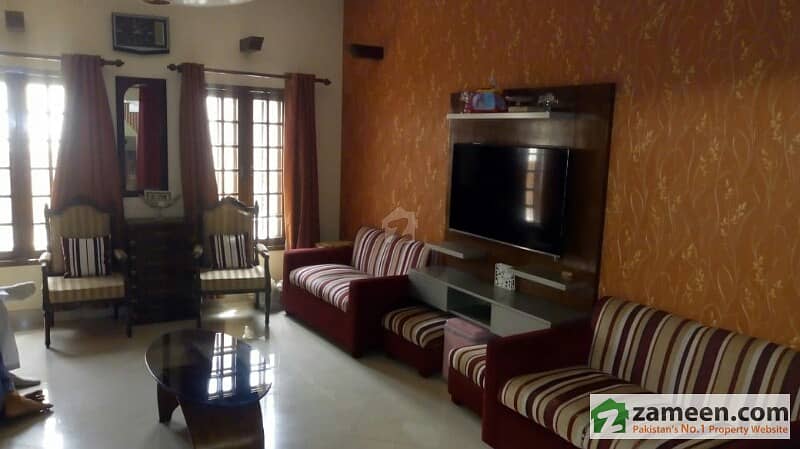 Room Furnished 1 Bed Room Lounge Kitchen 1st Floor Bukhari Comm Lady Only Rent