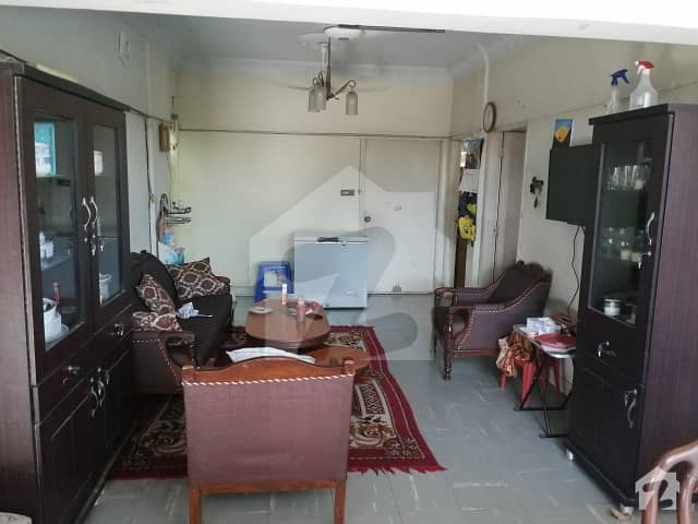 کلفٹن ۔ بلاک 3 کلفٹن کراچی میں 3 کمروں کا 8 مرلہ فلیٹ 3.25 کروڑ میں برائے فروخت۔