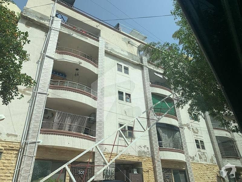 کلفٹن ۔ بلاک 2 کلفٹن کراچی میں 3 کمروں کا 5 مرلہ فلیٹ 2.8 کروڑ میں برائے فروخت۔