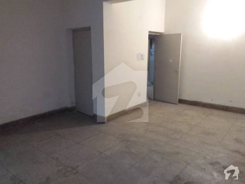 10 Marla Single Storey House For Sale In Iqbal Town