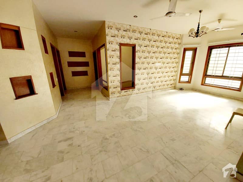 کلفٹن ۔ بلاک 7 کلفٹن کراچی میں 8 کمروں کا 1.2 کنال مکان 15.4 کروڑ میں برائے فروخت۔